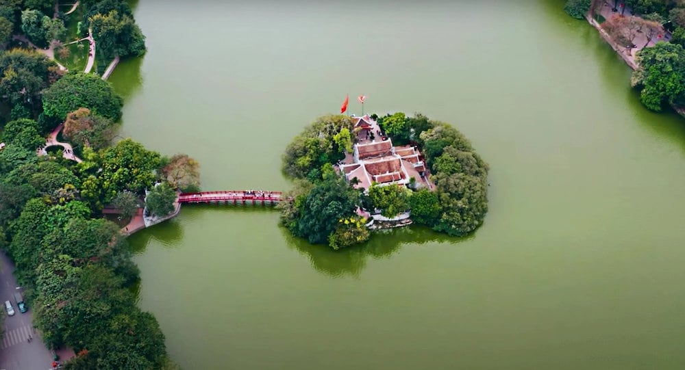 Ngoc Son Temple’s design impresses tourists with the "Tam" (三) character as its central symbol